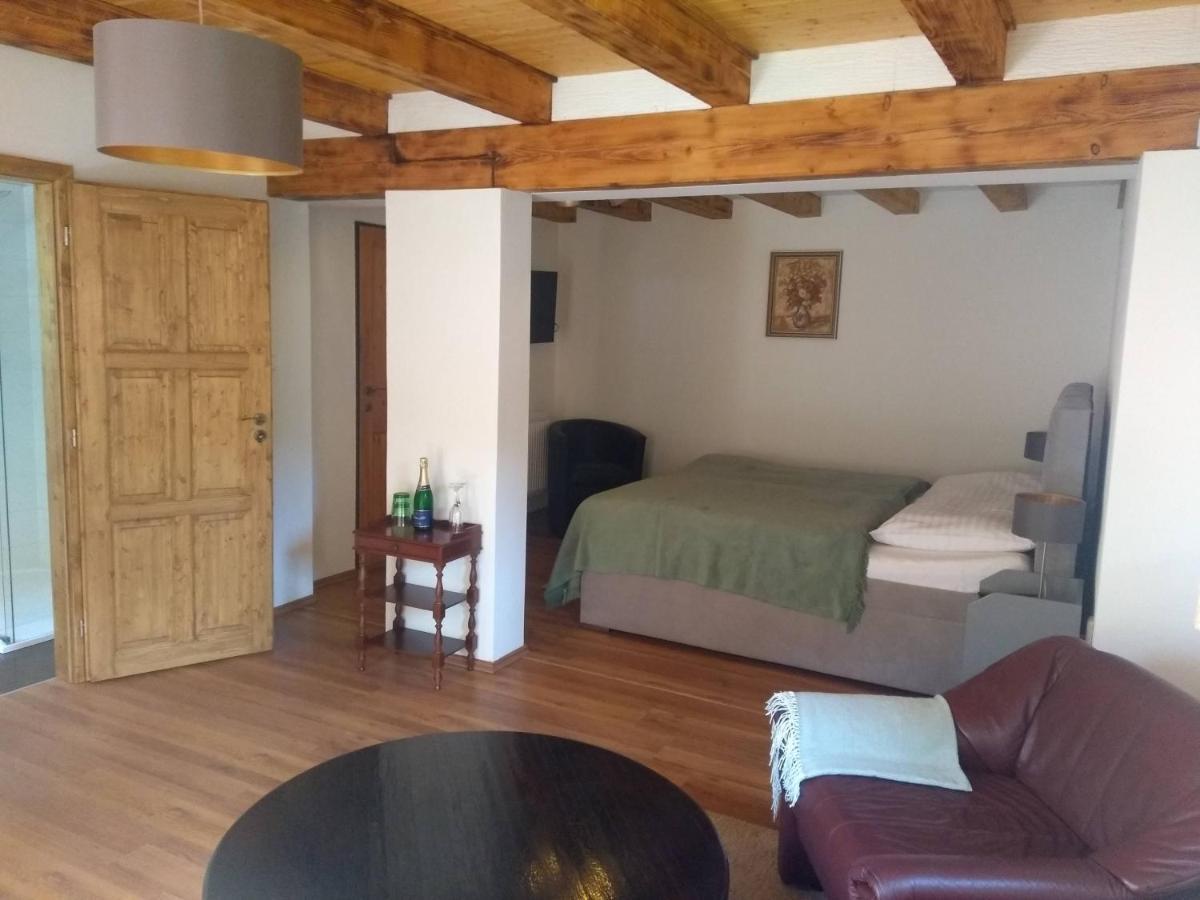 Stodola-Soukromy Apartman Pro Dva S Venkovni Virivkou Karlstejn Exterior photo